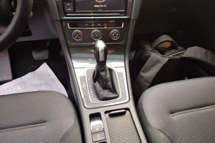 Used Volkswagen Golf 2019 280TSI DSG Comfort Version China VI Standard Gear Lever