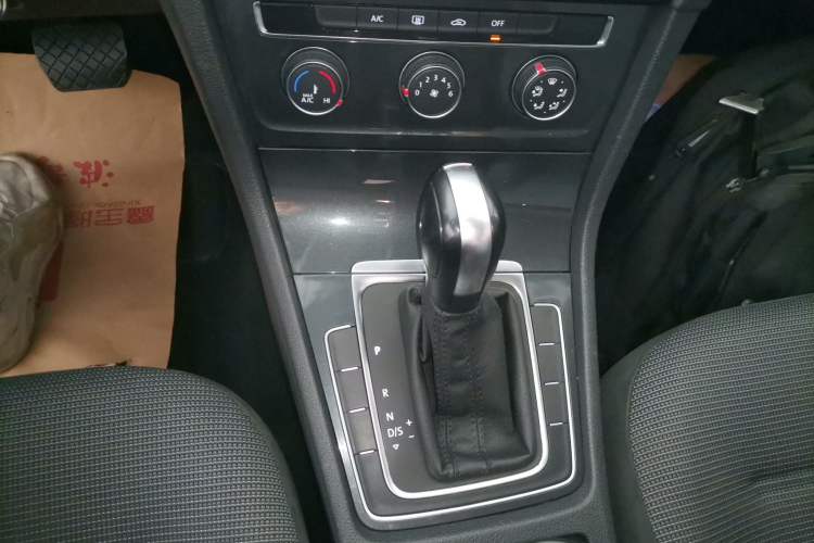 Used Volkswagen Golf 2019 1.6L Automatic Comfort Model China V Standard Gear Lever