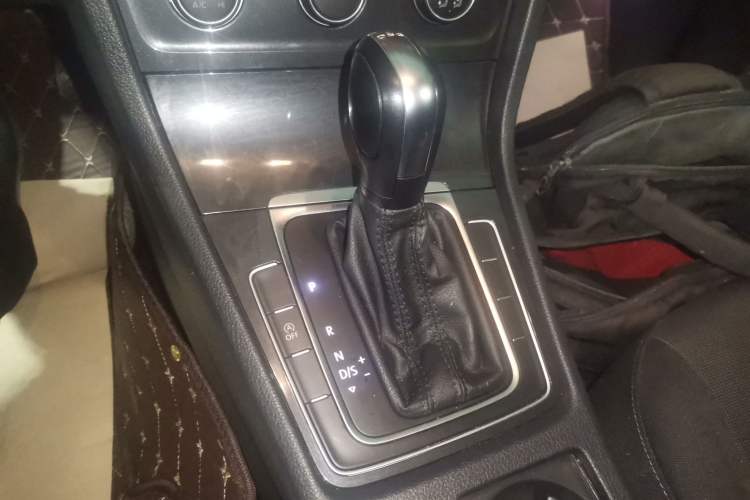 Used Volkswagen Golf 2019 200TSI DSG Comfort & Ambition Edition China VI Standard Gear Lever
