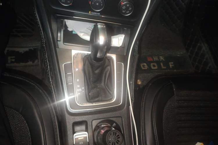 Used Volkswagen Golf 2019 200TSI DSG Comfort & Ambition Edition China VI Standard Gear Lever
