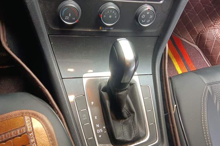 Used Volkswagen Golf 2019 200TSI DSG Comfort & Ambition Edition China VI Standard Gear Lever