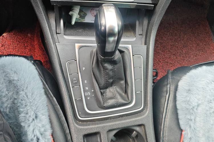 Used Volkswagen Golf 2019 280TSI DSG Comfort Version China VI Standard Gear Lever