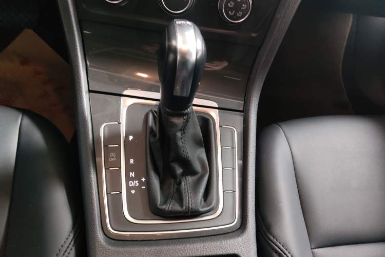 Used Volkswagen Golf 2019 200TSI DSG Comfort & Ambition Edition China VI Standard Gear Lever