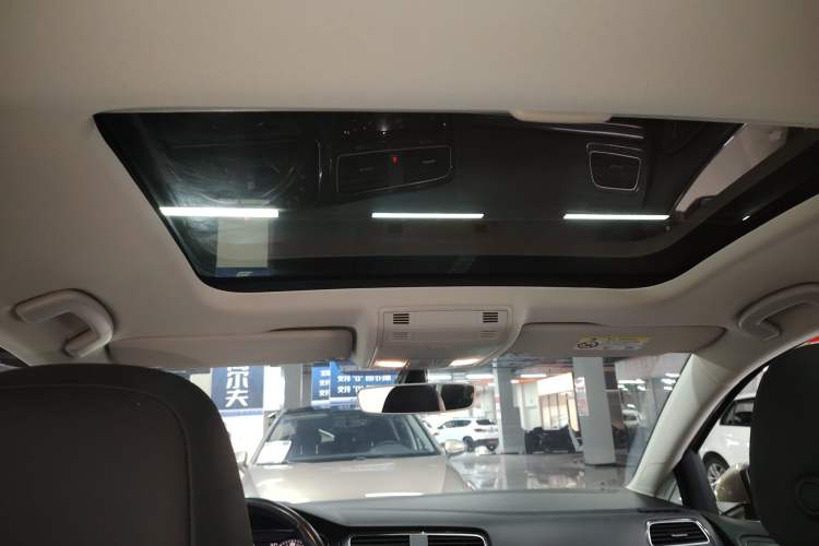Used Volkswagen Golf 2019 280TSI DSG Luxury Version China VI Standard Headliner