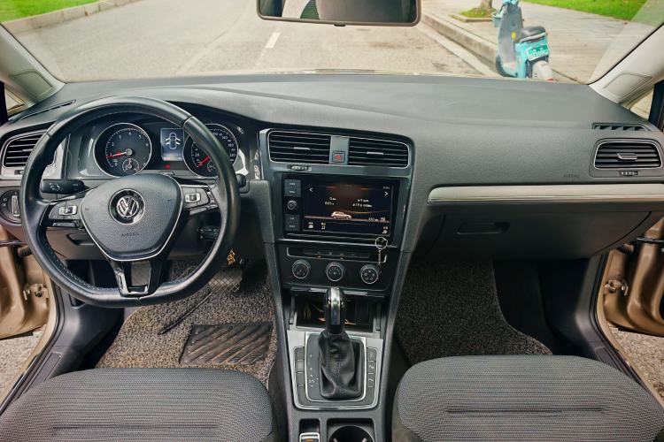 Used Volkswagen Golf 2019 280TSI DSG Comfort Version China VI Standard Interior 1