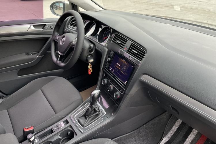 Used Volkswagen Golf 2019 200TSI DSG Comfort & Ambition Edition China VI Standard Interior 3