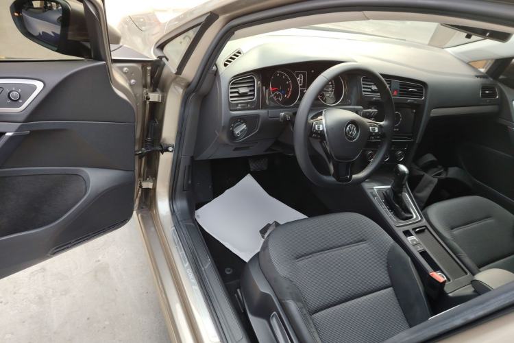 Used Volkswagen Golf 2019 280TSI DSG Comfort Version China VI Standard Interior 3