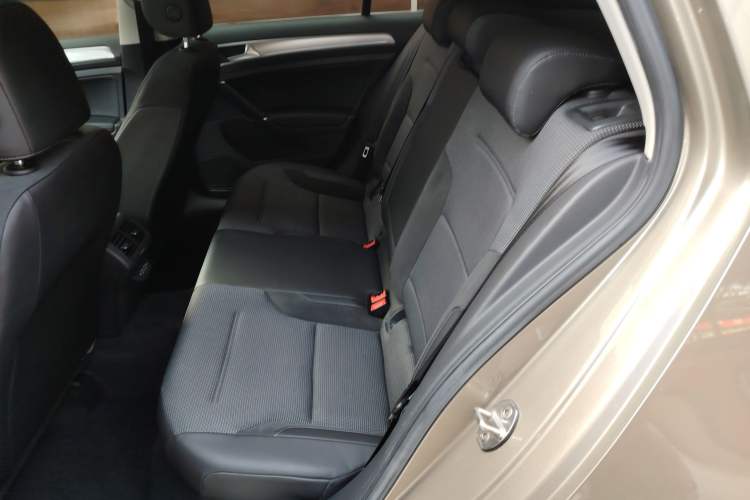 Used Volkswagen Golf 2019 280TSI DSG Comfort Version China VI Standard Interior 4