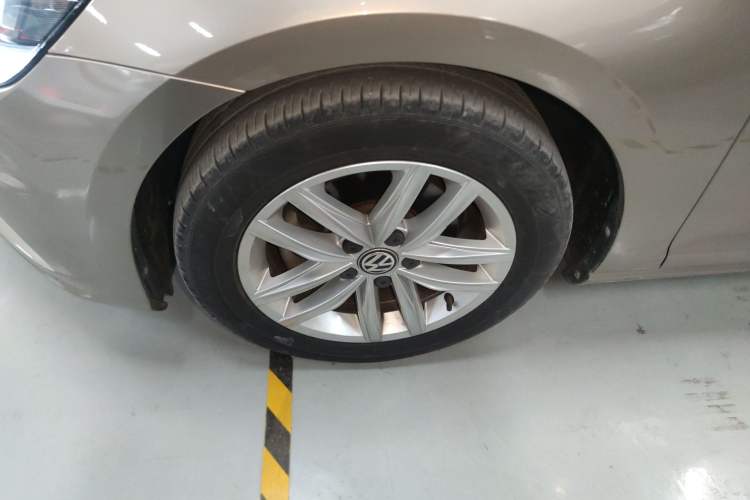 Used Volkswagen Golf 2019 1.6L Automatic Comfort Model China V Standard Left Front Wheel Hub