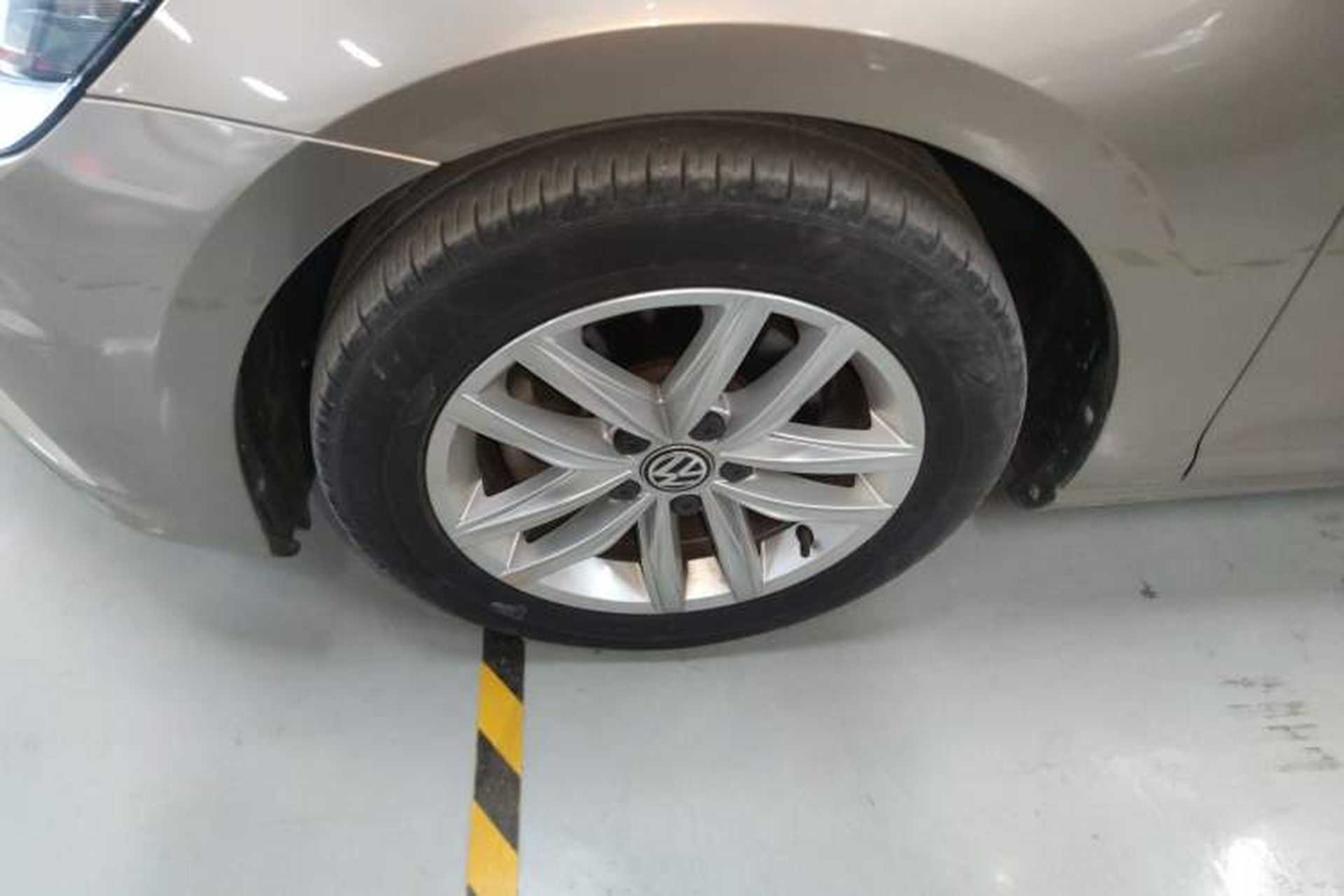 Used Volkswagen Golf 2019 1.6L Automatic Comfort Model China V Standard Left Front Wheel Hub