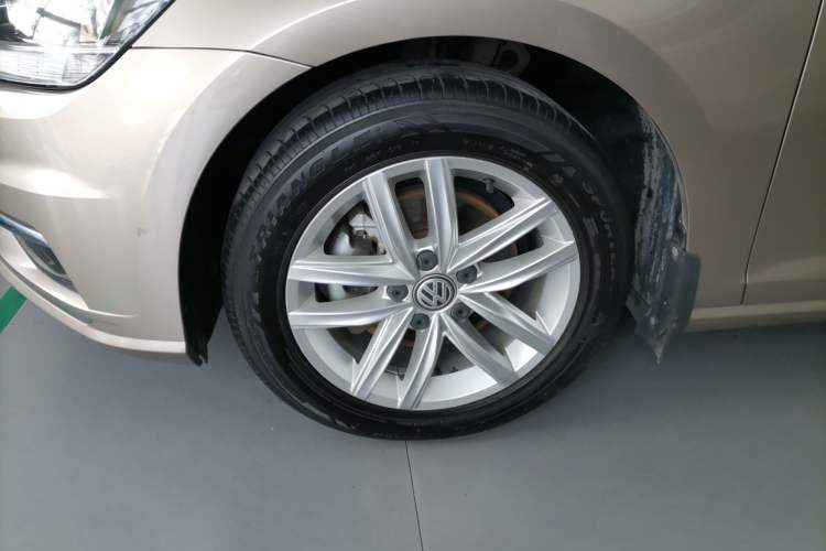 Used Volkswagen Golf 2019 1.6L Automatic Comfort Model China V Standard Left Front Wheel Hub