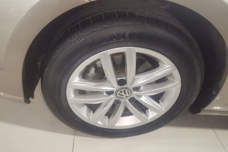 Used Volkswagen Golf 2019 200TSI DSG Comfort & Ambition Edition China VI Standard Left Front Wheel Hub