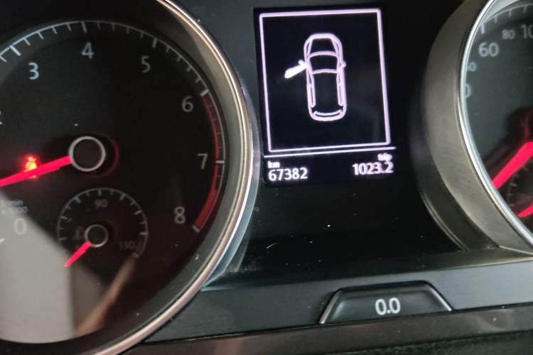 Used Volkswagen Golf 2019 200TSI DSG Comfort & Ambition Edition China VI Standard Odometer Close Up