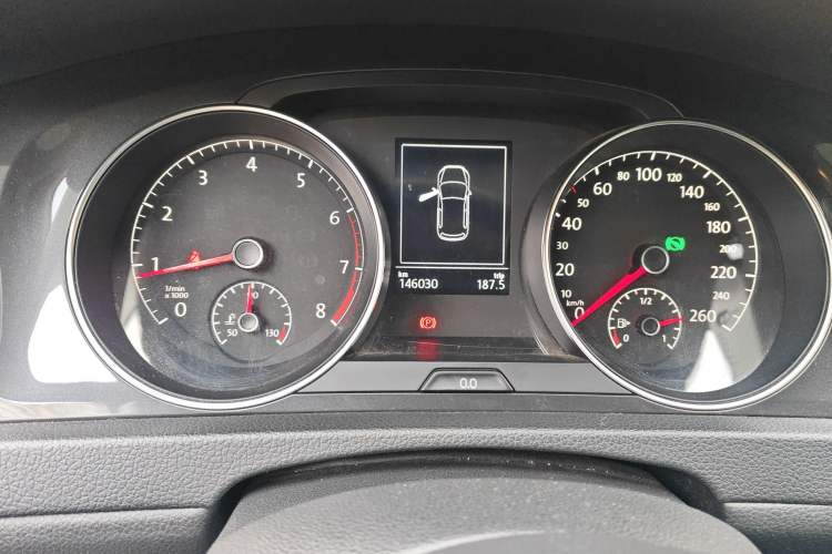 Used Volkswagen Golf 2019 280TSI DSG Comfort Version China VI Standard Odometer Close Up
