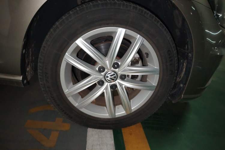 Used Volkswagen Golf 2019 200TSI DSG Comfort & Ambition Edition China VI Standard Right Front Wheel Hub