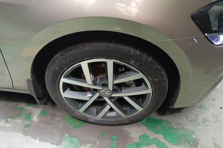 Used Volkswagen Golf 2019 200TSI DSG Comfort & Ambition Edition China VI Standard Right Front Wheel Hub