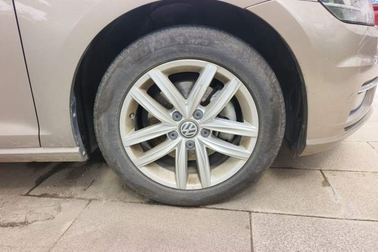 Used Volkswagen Golf 2019 1.6L Automatic Comfort Model China V Standard Right Front Wheel Hub