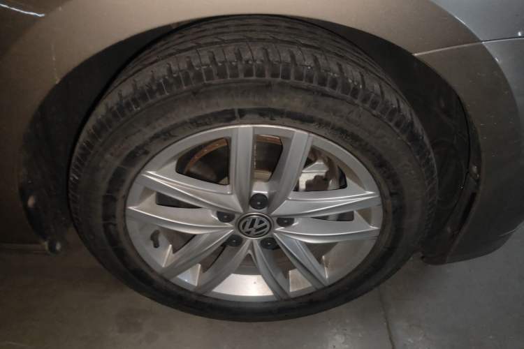 Used Volkswagen Golf 2019 280TSI DSG Comfort Version China VI Standard Right Front Wheel Hub