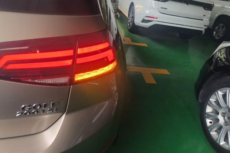 Used Volkswagen Golf 2019 200TSI DSG Comfort & Ambition Edition China VI Standard Right Rear Taillight
