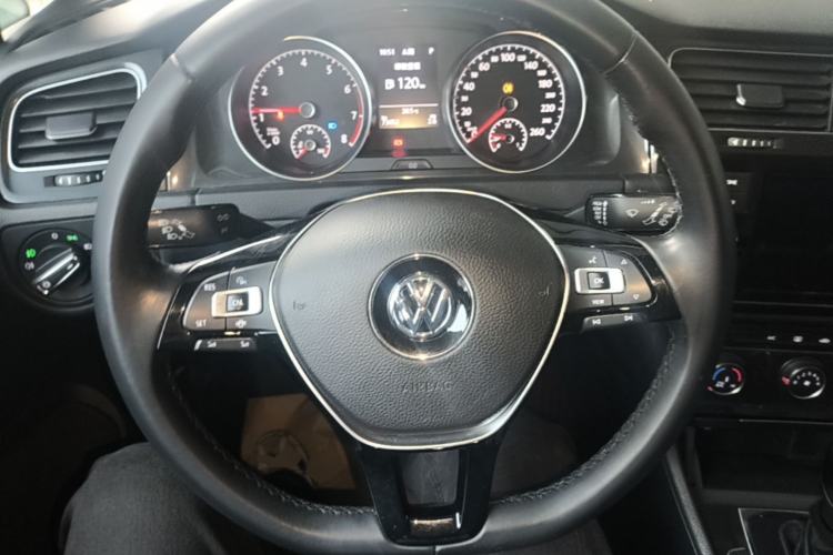 Used Volkswagen Golf 2019 200TSI DSG Comfort & Ambition Edition China VI Standard Steering Wheel