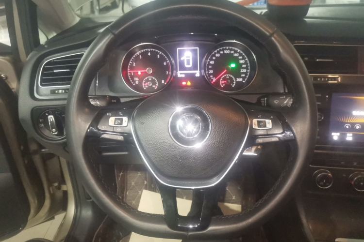 Used Volkswagen Golf 2019 200TSI DSG Comfort & Ambition Edition China VI Standard Steering Wheel