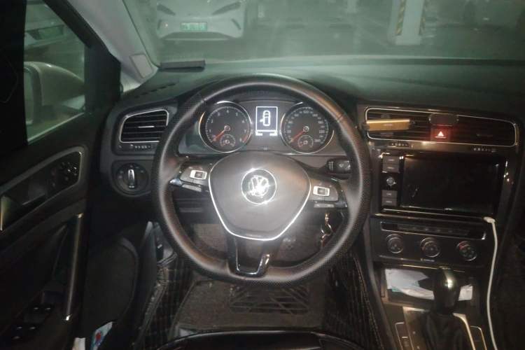Used Volkswagen Golf 2019 200TSI DSG Comfort & Ambition Edition China VI Standard Steering Wheel