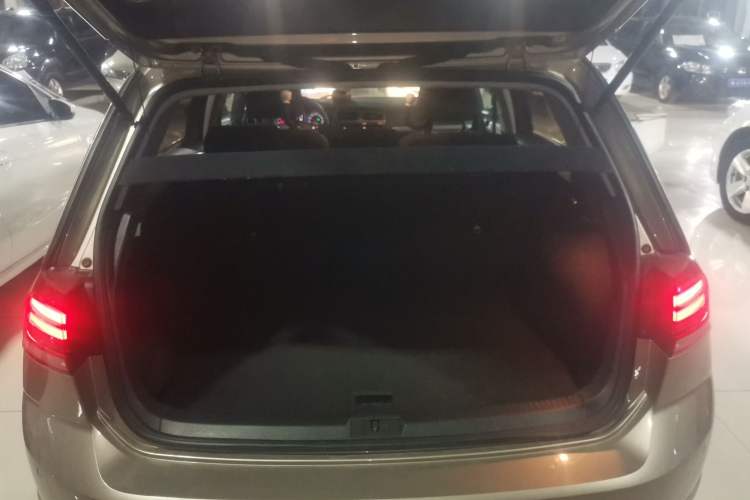 Used Volkswagen Golf 2019 200TSI DSG Comfort & Ambition Edition China VI Standard Trunk