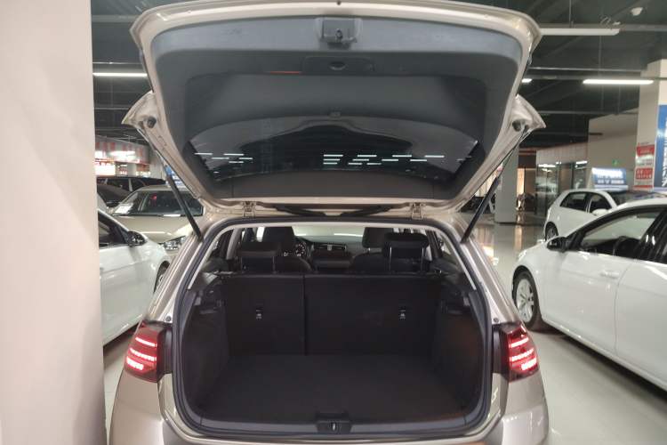 Used Volkswagen Golf 2019 280TSI DSG Luxury Version China VI Standard Trunk