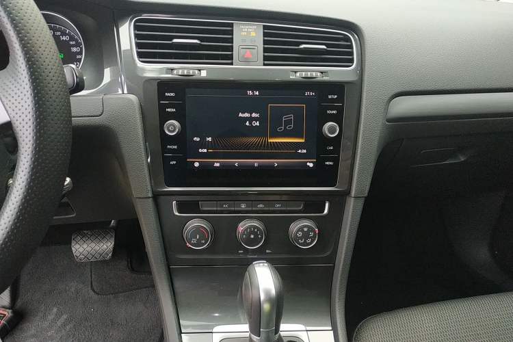 Used Volkswagen Golf 2019 1.8TSI Travel Edition Audio And AC Panel