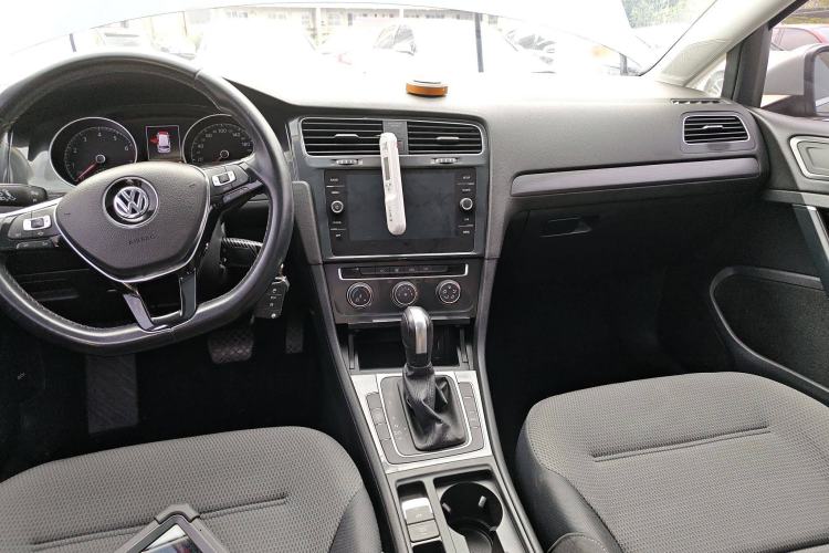 Used Volkswagen Golf 2019 1.8TSI Travel Edition Center Console