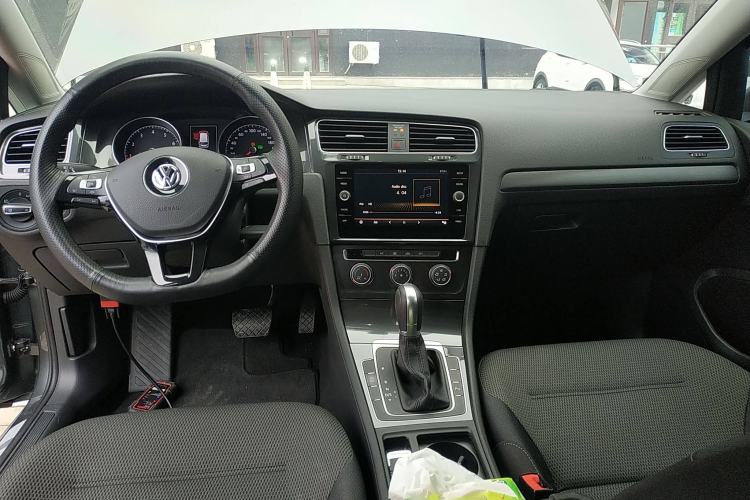 Used Volkswagen Golf 2019 1.8TSI Travel Edition Center Console