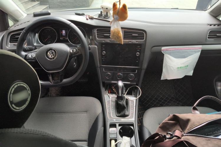 Used Volkswagen Golf 2019 1.8TSI Travel Edition Center Console