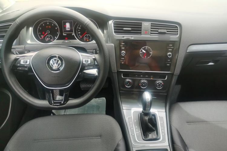 Used Volkswagen Golf 2019 1.8TSI Travel Edition Center Console
