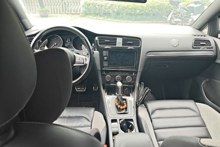 Used Volkswagen Golf 2019 280TSI DSG R-Line Model China V Standard Center Console