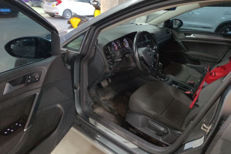 Used Volkswagen Golf 2019 1.8TSI Travel Edition Driver Seat