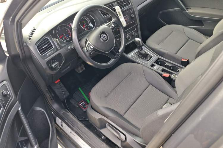 Used Volkswagen Golf 2019 1.8TSI Travel Edition Driver Seat