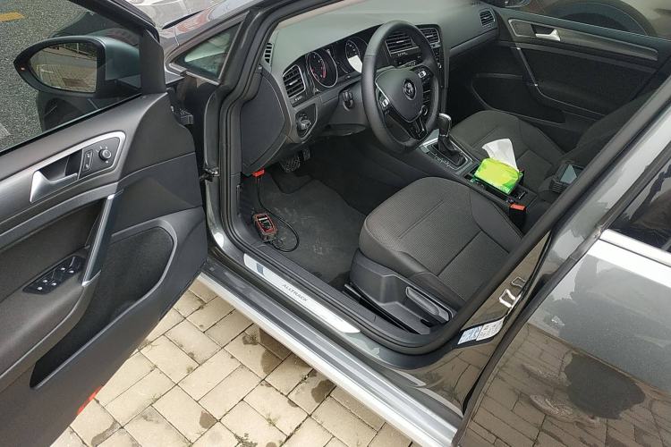 Used Volkswagen Golf 2019 1.8TSI Travel Edition Driver Seat