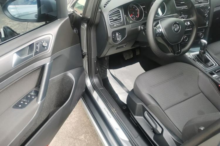 Used Volkswagen Golf 2019 1.8TSI Travel Edition Driver Seat