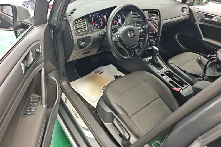Used Volkswagen Golf 2019 1.8TSI Travel Edition Driver Seat