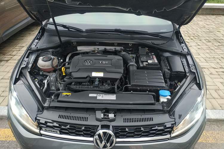 Used Volkswagen Golf 2019 1.8TSI Travel Edition Engine Bay