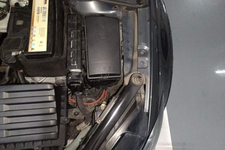 Used Volkswagen Golf 2019 1.8TSI Travel Edition Engine Bay Left