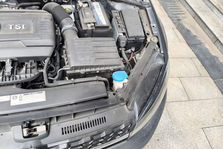 Used Volkswagen Golf 2019 1.8TSI Travel Edition Engine Bay Left