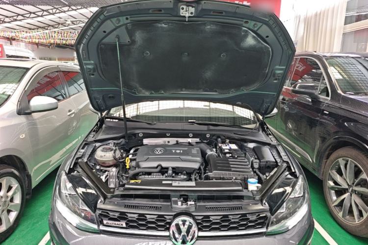 Used Volkswagen Golf 2019 1.8TSI Travel Edition Engine Bay