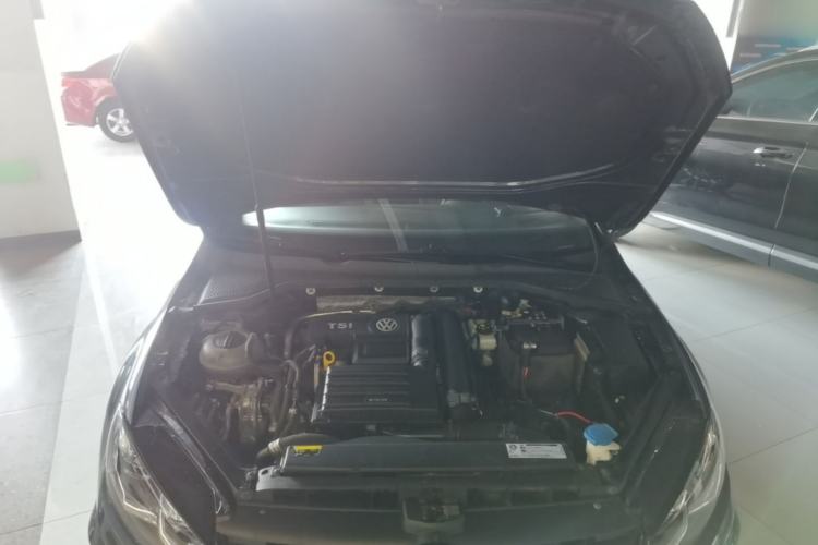 Used Volkswagen Golf 2019 280TSI DSG R-Line Model China V Standard Engine Bay