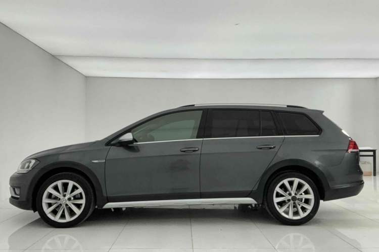 Used Volkswagen Golf 2019 1.8TSI Travel Edition Exterior 3