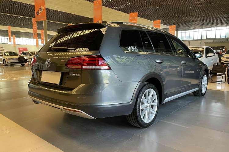 Used Volkswagen Golf 2019 1.8TSI Travel Edition Exterior 4
