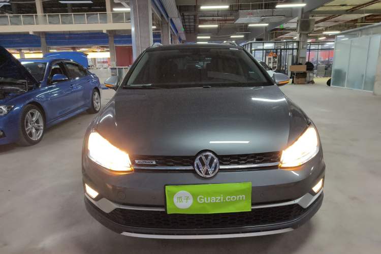Used Volkswagen Golf 2019 1.8TSI Travel Edition Front