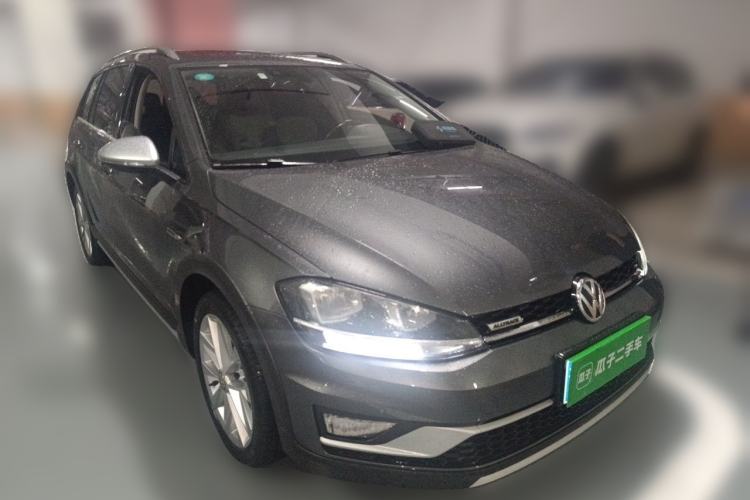 Used Volkswagen Golf 2019 1.8TSI Travel Edition Front Right 45 Deg