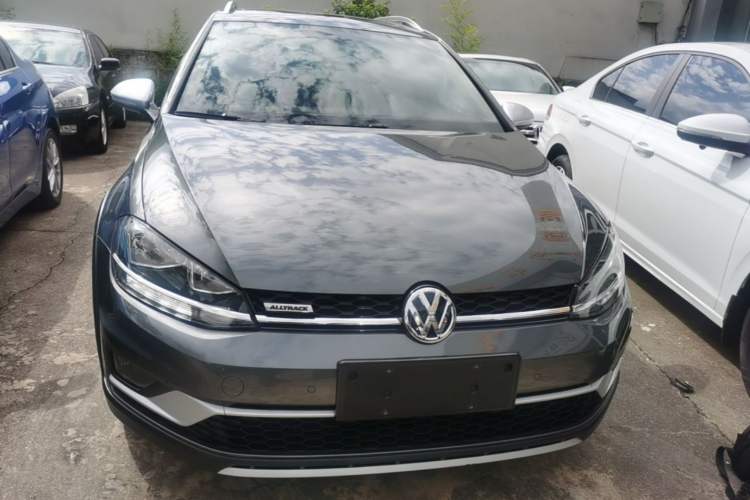 Used Volkswagen Golf 2019 1.8TSI Travel Edition Front
