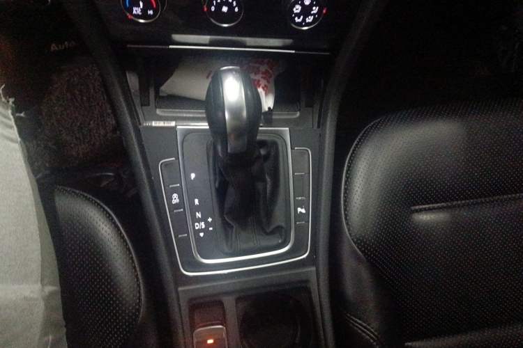Used Volkswagen Golf 2019 1.8TSI Travel Edition Gear Lever